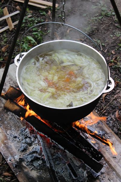 Казан алюминиевый Brizoll 10 л, с дужкой, крышкой и треногой фото