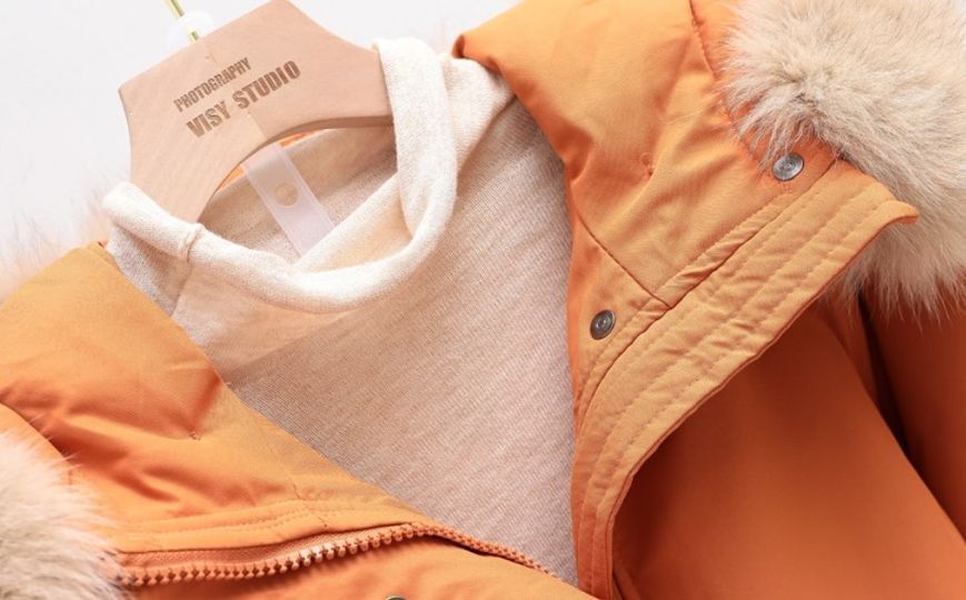 Жіноча куртка з пуху однотонна з великими кишенями L Чорний (а3687) фото