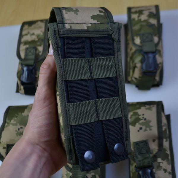 Подсумок на 2 магазина двойной из кордуры пиксель MOLLE тактический фото