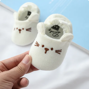 Хлопковые вязаные пинетки Diana Textile Kittens 12 см (7-12 месяцев), молочный фото