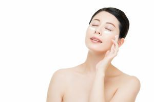 Як покращити стан шкіри навколо очей? фото