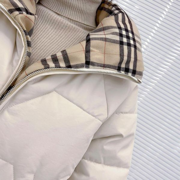 Жіноча куртка з квітчастим підкладом M Молочний (а4029) фото