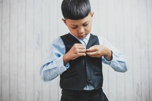 Костюм джентльмена: 5 наймодніших відтінків на весну 2025 року фото